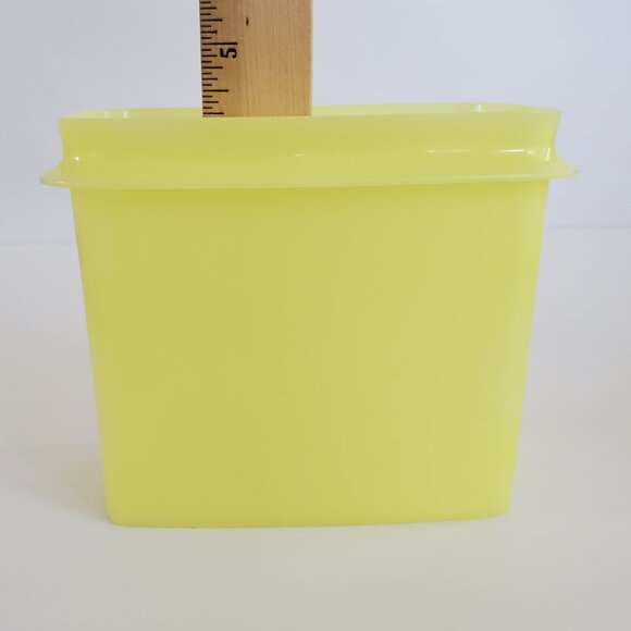 Vintage 1980s Tupperware Set of 3 Yellow Food Storage Containers #1243-4 w/Lid - Picture 6 of 7